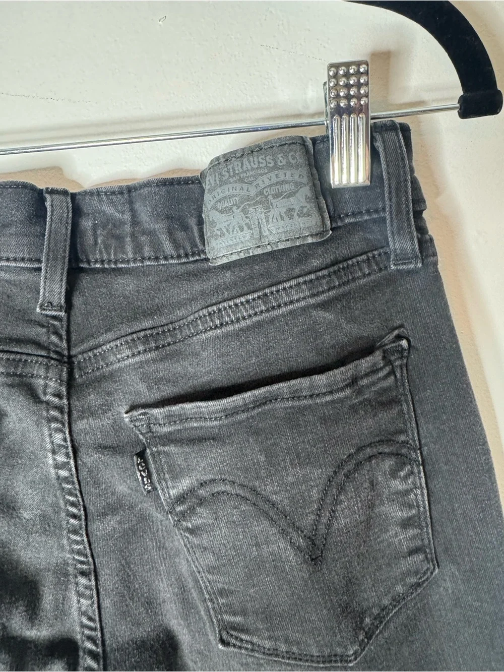 Levi’s classic straight soft black jeans denim women size 4